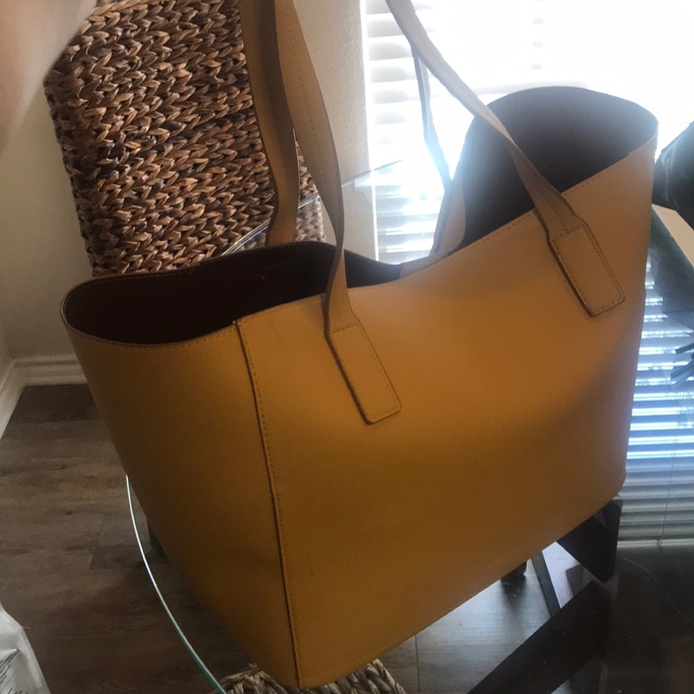 Tommy Bahama large bag with pouch